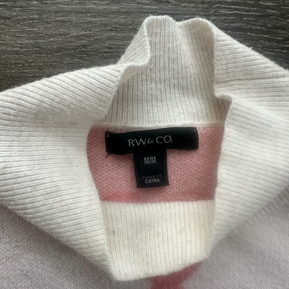 RW&CO. Pink Heart Patterned Sweater/ woman’s size M - Picture 3 of 7